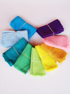 ARTESANIAS EN TELA / Juego de 4 servilletas de algodón - Varios colores para elegir